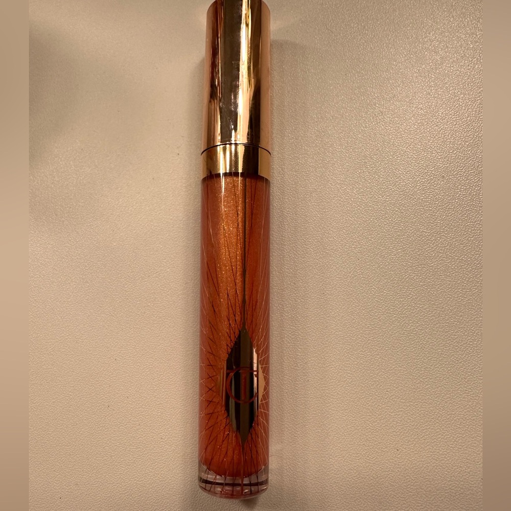 charlotte tilbury peachy plump lipgloss